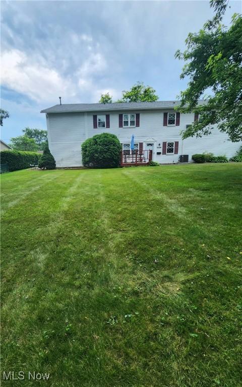 4211 Dennis Ln, Brunswick, OH 44212 - back of property with a yard