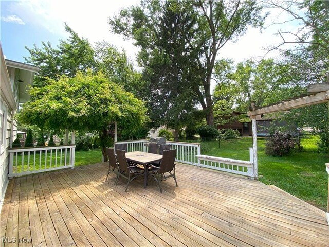 123 Prentiss St, Munroe Falls, OH 44262 - deck with outdoor dining area