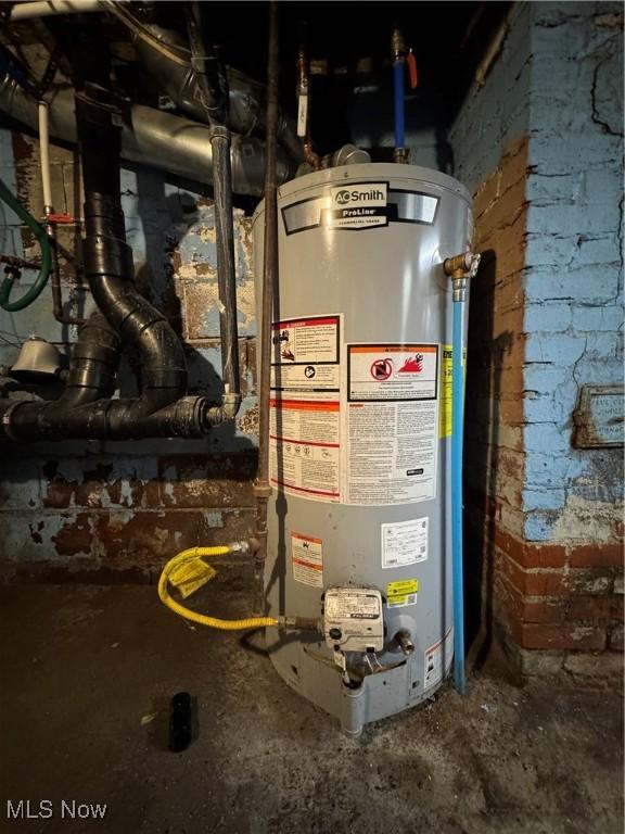 358 N 8th St, Coshocton, OH 43812 - utilities featuring gas water heater