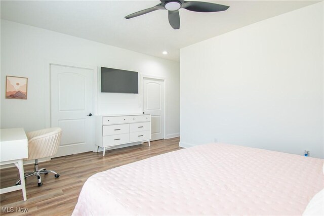 993 Pin Oaks Dr, Broadview Heights, OH 44147 - bedroom featuring light wood-type flooring, recessed lighting, and ceiling fan