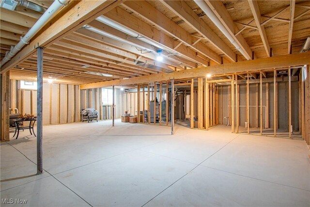 993 Pin Oaks Dr, Broadview Heights, OH 44147 - below grade area featuring gas water heater