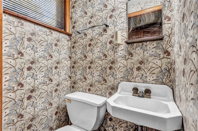 4928 Lane Rd, Perry, OH 44081 - bathroom featuring wallpapered walls and toilet