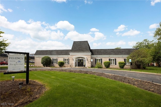2021 King James Pkwy Unit 214, Westlake, OH 44145 - view of front of house featuring a front yard and a shingled roof