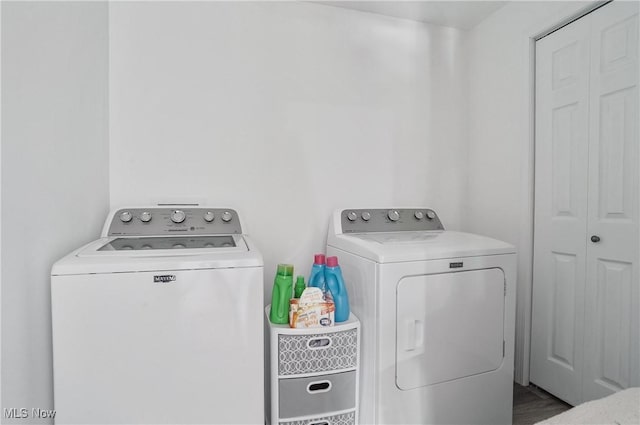 47688 Tomahawk Dr, Negley, OH 44441 - laundry room featuring washing machine and clothes dryer