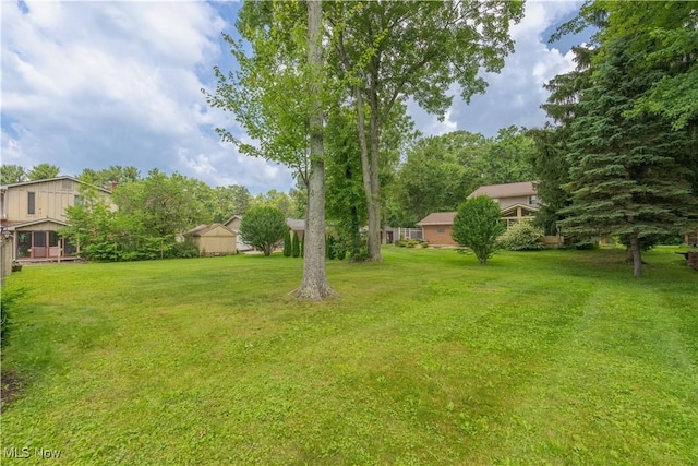 1715 High St, Louisville, OH 44641 - view of green lawn