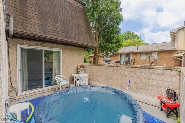 1715 High St, Louisville, OH 44641 - view of pool