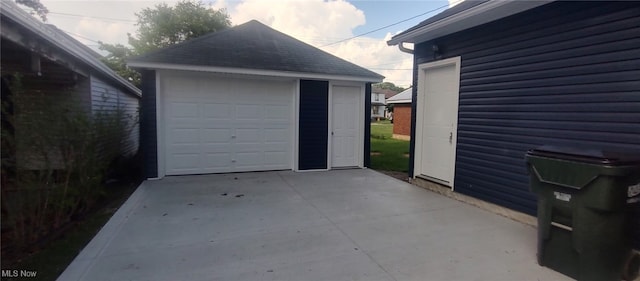 1134 E Main St, Coshocton, OH 43812 - detached garage featuring driveway