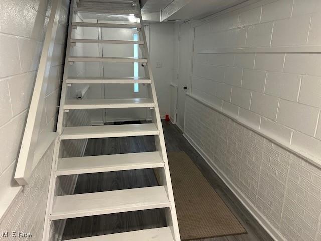 2091 Penguin Ave, Akron, OH 44319 - stairway with concrete block wall