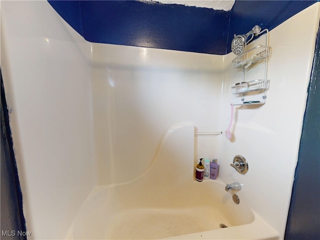 2027 Lexington Ave, Lorain, OH 44052 - bathroom featuring shower / bathtub combination