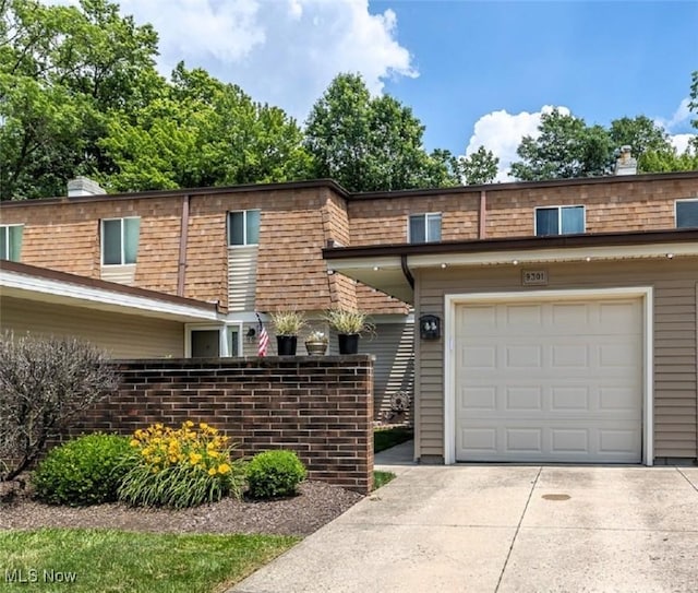 9301 Sussex Dr, Olmsted Falls, OH 44138 - photo 1