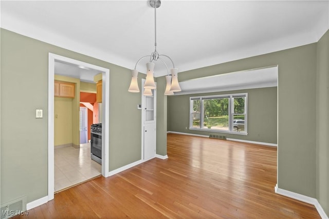 4038 Wandsworth Rd, South Euclid, OH 44121 - unfurnished room featuring light wood-style flooring and a chandelier