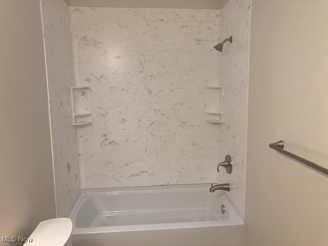205 S Aspen Unit 4, Warren, OH 44484 - bathroom with toilet and shower / tub combination