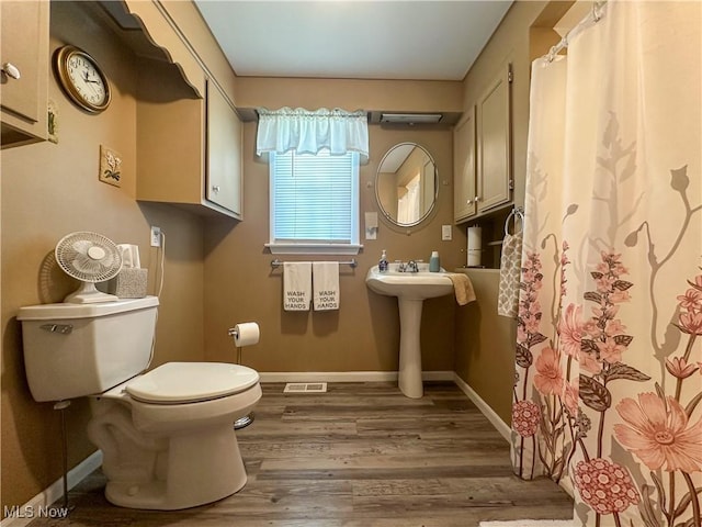 30 Bond St, Niles, OH 44446 - full bath featuring wood finished floors and a shower with shower curtain