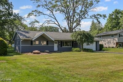 6265 Thunderbird Dr, Mentor, OH 44060 - single story home with a front yard