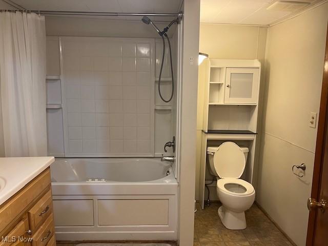 525 W 39th St, Shadyside, OH 43947 - full bath featuring vanity and shower / tub combo