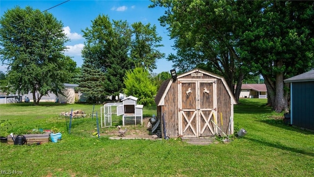 576 N Main St, Utica, OH 43080 - view of poultry coop with a yard