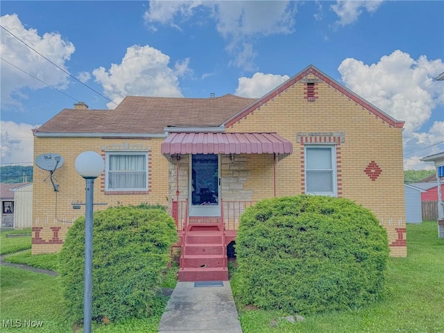 1120 N 5th St, Toronto, OH 43964 - bungalow-style home with brick siding, a front lawn, and a shingled roof