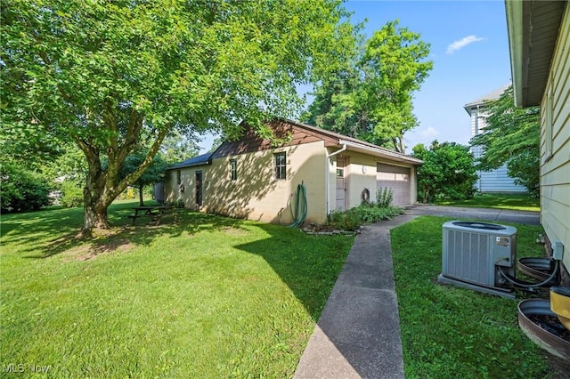 158 Elm St, Leetonia, OH 44431 - view of green lawn with a garage