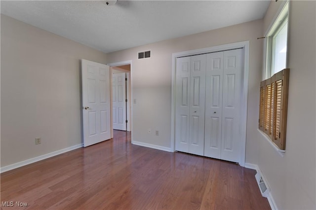 233 Robbies Run, Cortland, OH 44410 - unfurnished bedroom with wood finished floors and a closet