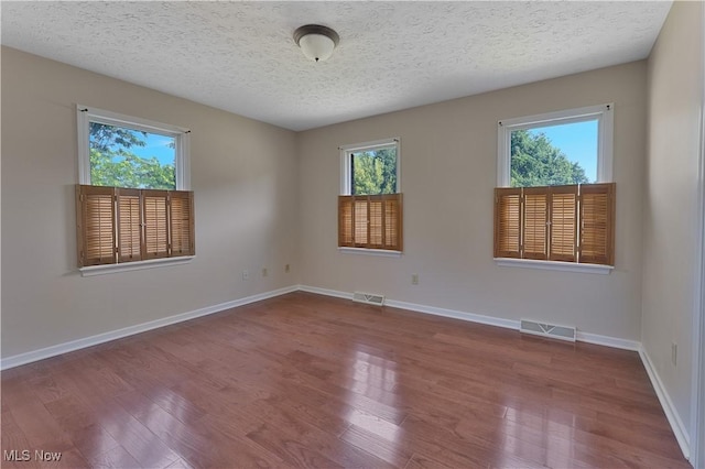 233 Robbies Run, Cortland, OH 44410 - spare room with wood finished floors and a textured ceiling