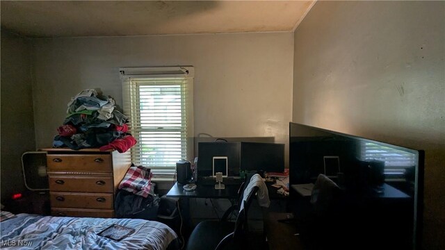 1549 Quimby Ave SW, Canton, OH 44706 - bedroom featuring a desk