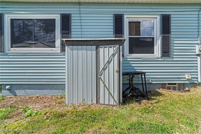 302 Bender Ave, Akron, OH 44312 - view of home's exterior featuring crawl space and a lawn
