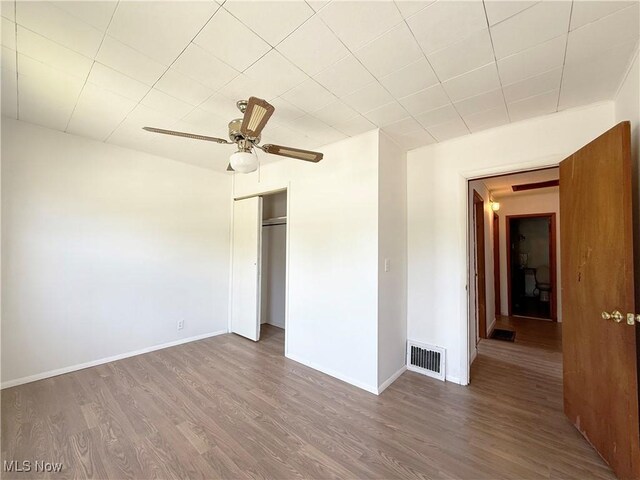 5048 Grove Ave, Lorain, OH 44055 - unfurnished bedroom with wood finished floors, a closet, and ceiling fan