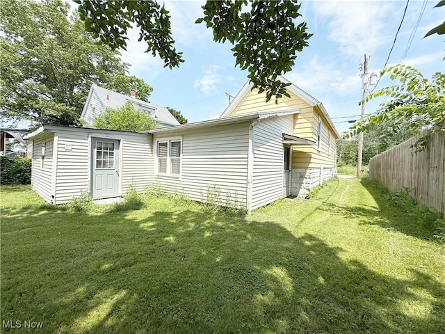 5048 Grove Ave, Lorain, OH 44055 - rear view of house