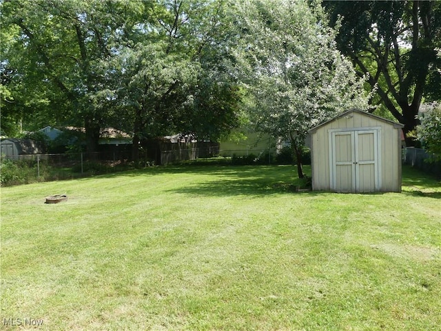 6069 Hyde St, Mentor, OH 44060 - view of yard featuring a shed