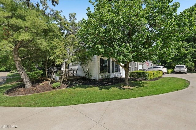 8080 Harbor Crk Unit 503, Mentor On The Lake, OH 44060 - view of front of property featuring a front yard and driveway