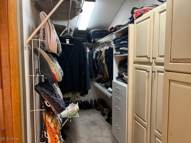 2157 Penguin Ave, Akron, OH 44319 - view of walk in closet