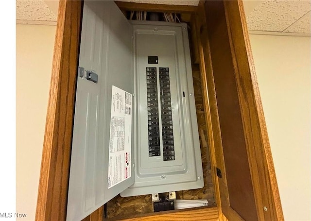 611 Wainwright Rd SE, New Philadelphia, OH 44663 - utilities with electric panel