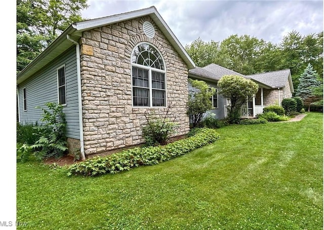 611 Wainwright Rd SE, New Philadelphia, OH 44663 - view of front of house with stone siding and a front lawn