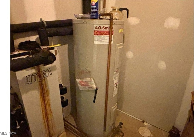 611 Wainwright Rd SE, New Philadelphia, OH 44663 - utilities featuring electric water heater