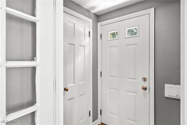 2324 Scholl Rd, University Heights, OH 44118 - view of foyer entrance