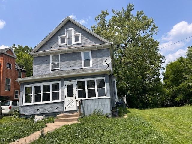 107 W Long St, Akron, OH 44301 - american foursquare style home featuring a front lawn