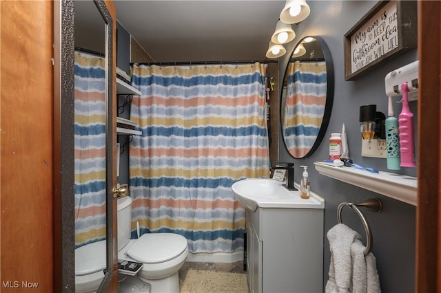 1819 49th St NW, Canton, OH 44709 - full bath featuring vanity and a shower with shower curtain