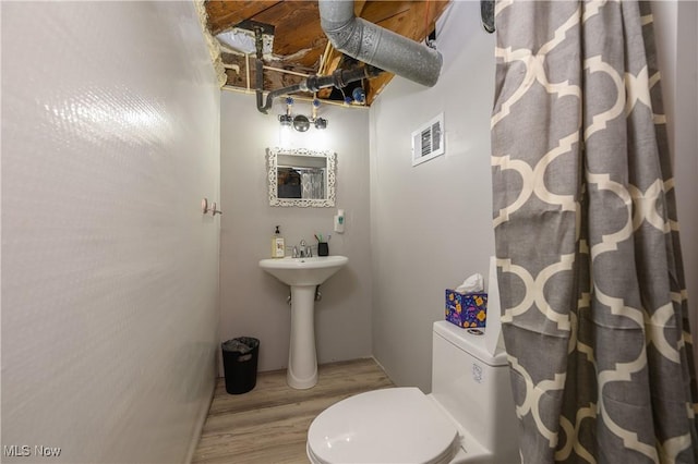 1819 49th St NW, Canton, OH 44709 - full bath featuring wood finished floors and a shower with shower curtain