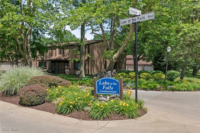 26749 Lake Of The Falls Blvd, Olmsted Falls, OH 44138 - exterior view
