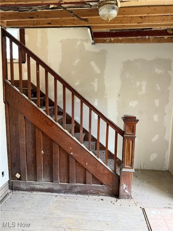 2013 7th St NE, Canton, OH 44704 - view of stairway