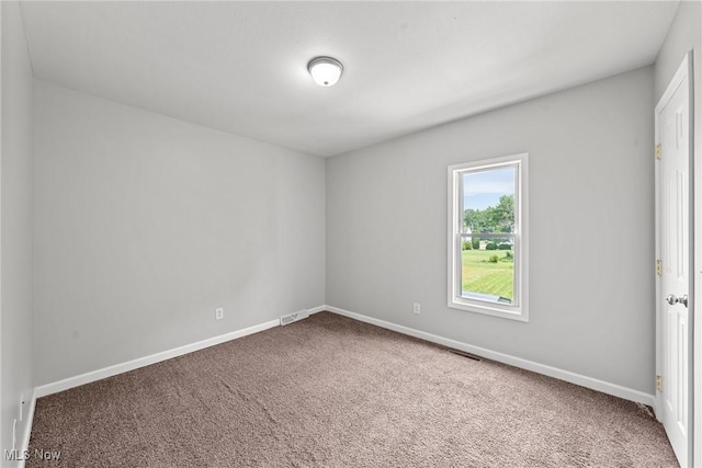1014 Noble St E, Alliance, OH 44601 - empty room with carpet flooring