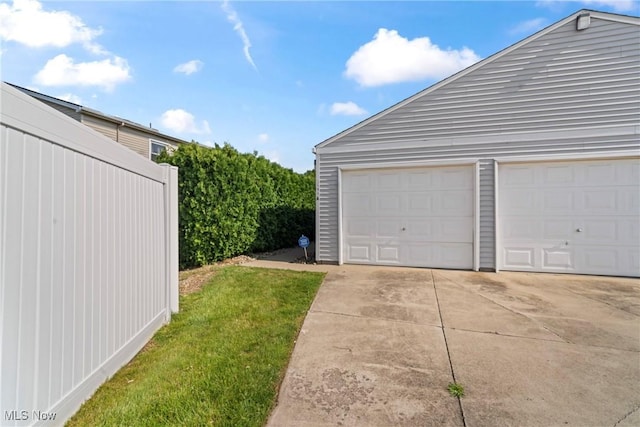 3494 Ivy Hill Cir Unit A, Cortland, OH 44410 - garage featuring driveway