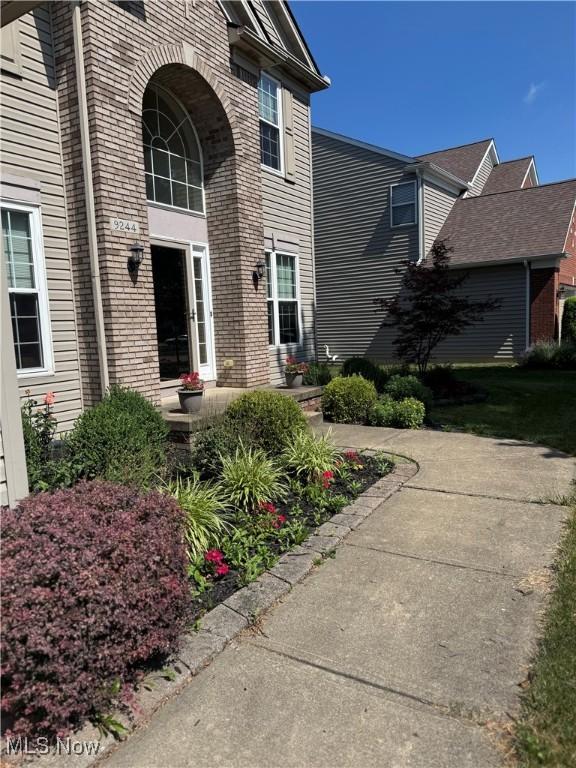 9244 Victoria Ln, North Ridgeville, OH 44039 - photo 2