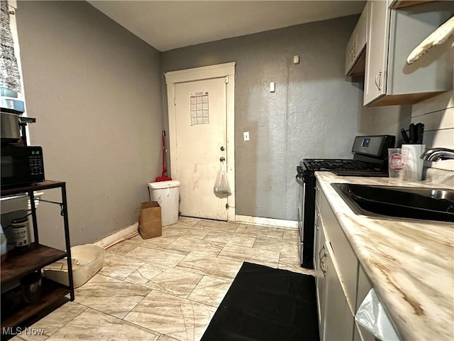 728 E 93rd St, Cleveland, OH 44108 - photo 4
