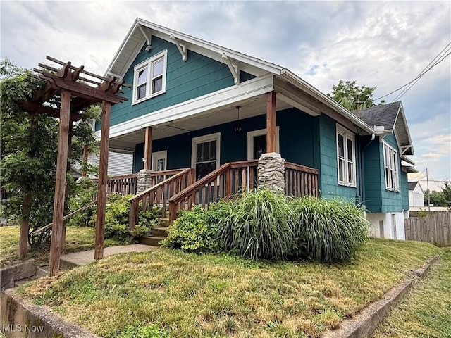 2000 16th St, Parkersburg, WV 26101 - view of front of home with a front lawn and covered porch