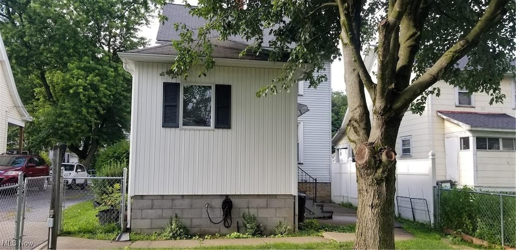 340 E Chestnut St, Lisbon, OH 44432 - view of property exterior with a shingled roof
