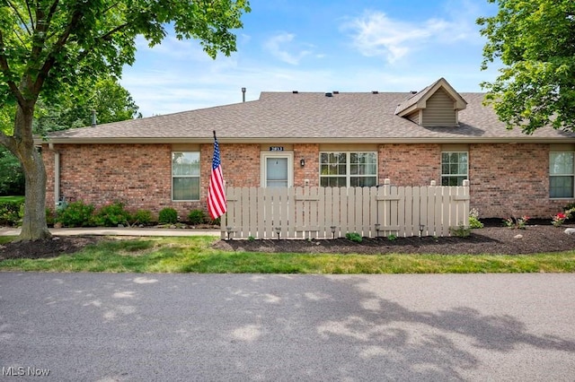 2813 Shakespeare Ln, Avon, OH 44011 - photo 2
