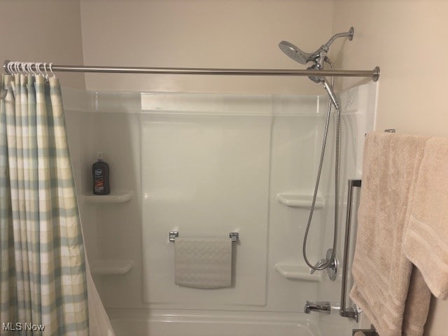 209 Potters Cir, Girard, OH 44420 - full bathroom featuring shower / bath combo