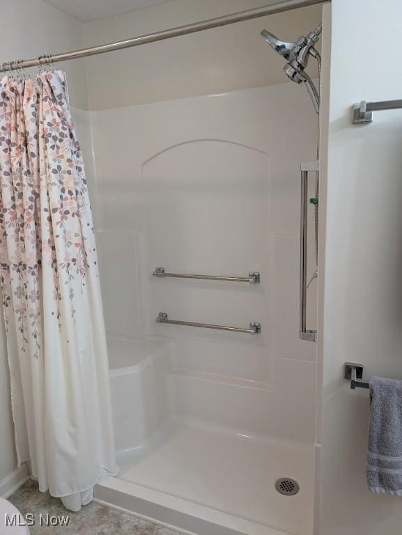 209 Potters Cir, Girard, OH 44420 - bathroom with a shower with shower curtain