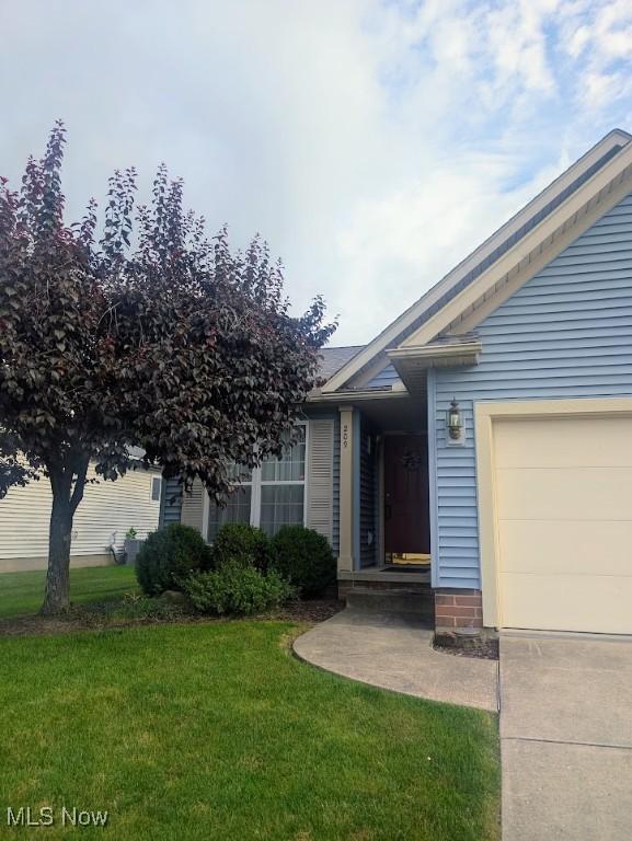 209 Potters Cir, Girard, OH 44420 - view of front of property featuring a front lawn and a garage